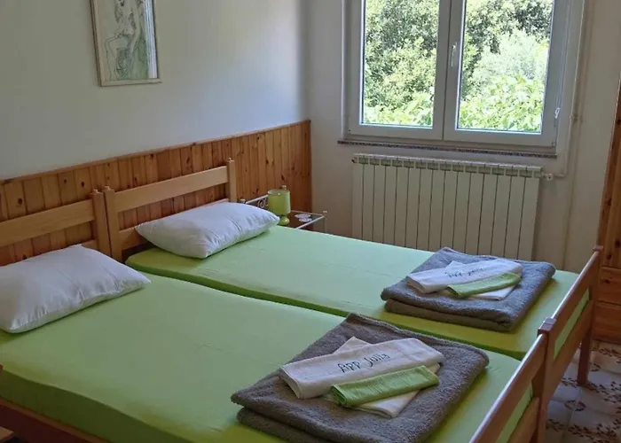 Julia ゲストハウス 3*