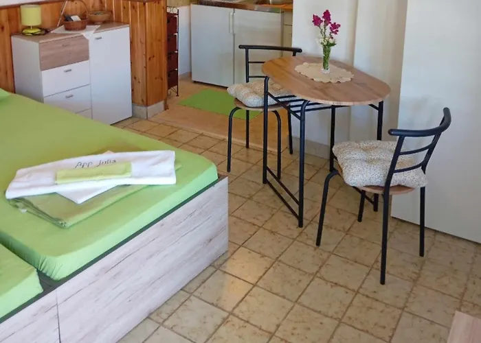 Julia ゲストハウス 3*