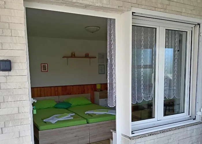 Julia ゲストハウス 3*